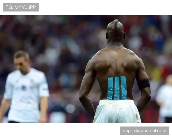 巴洛特利这豪宅一开火，全邻居都急了，这生活也太戏剧了吧？