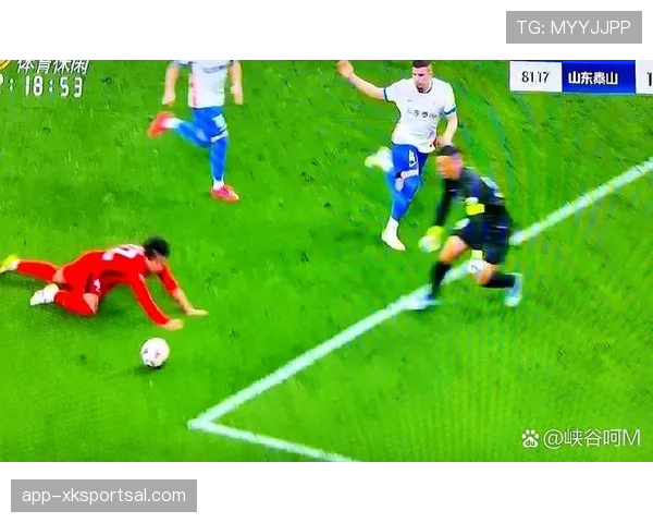 点球双重触球判罚，裁判到底该怎么判最合理？