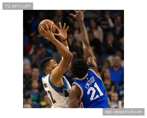 恩比德关键挡拆助费城拉开比分，内线强攻效率显著提升