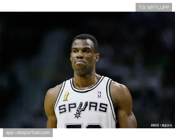 摩西·马龙低位强攻主导内线，篮板统治力拉开时代差距